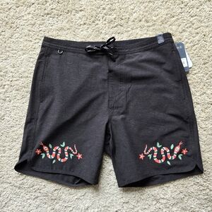 Roark Chiller Board Shorts Mens 32 Snake Print